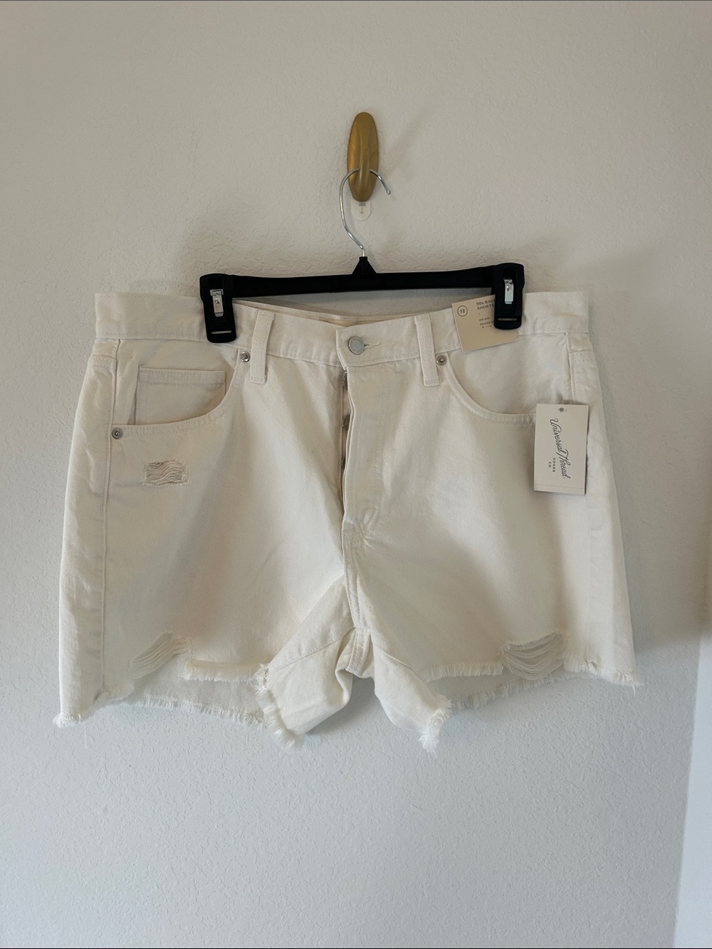 NWT Universal Thread High-Rise White Denim Shorts Distressed 90s baggy size 12